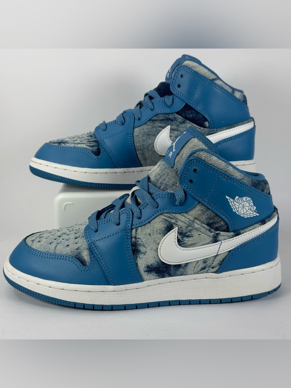 Air Jordan 1 Mid SE GS 6.5Y Women’s 8 Blue Denim White DM8951-400